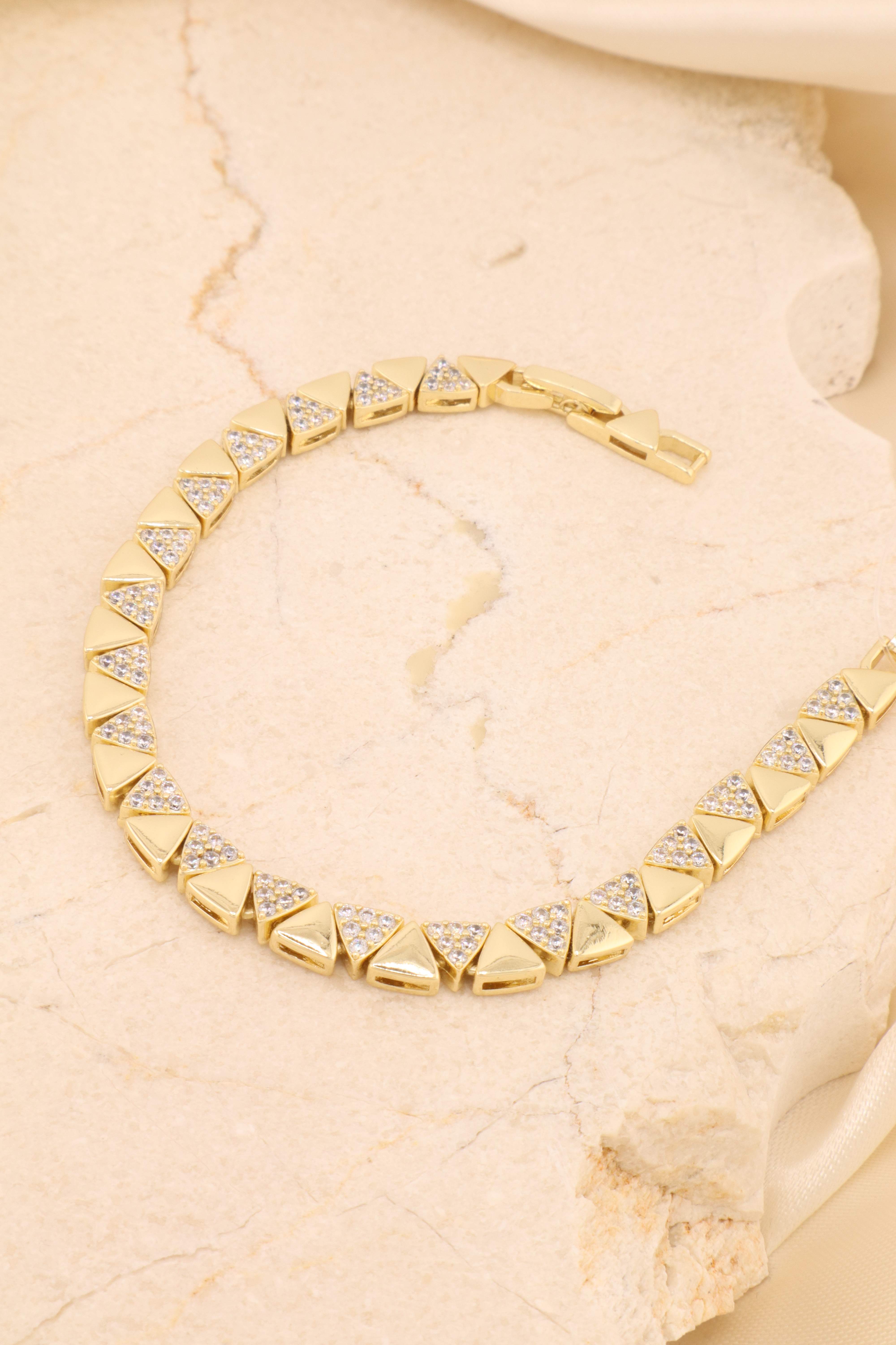 PULSEIRA TRIÂNGULOS LISOS E ZIRCÔNIAS